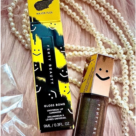 Fenty Beauty Lip Luminizer - Major Flex Shimmering Multicolor Smoky Black Gloss - Picture 2 of 7